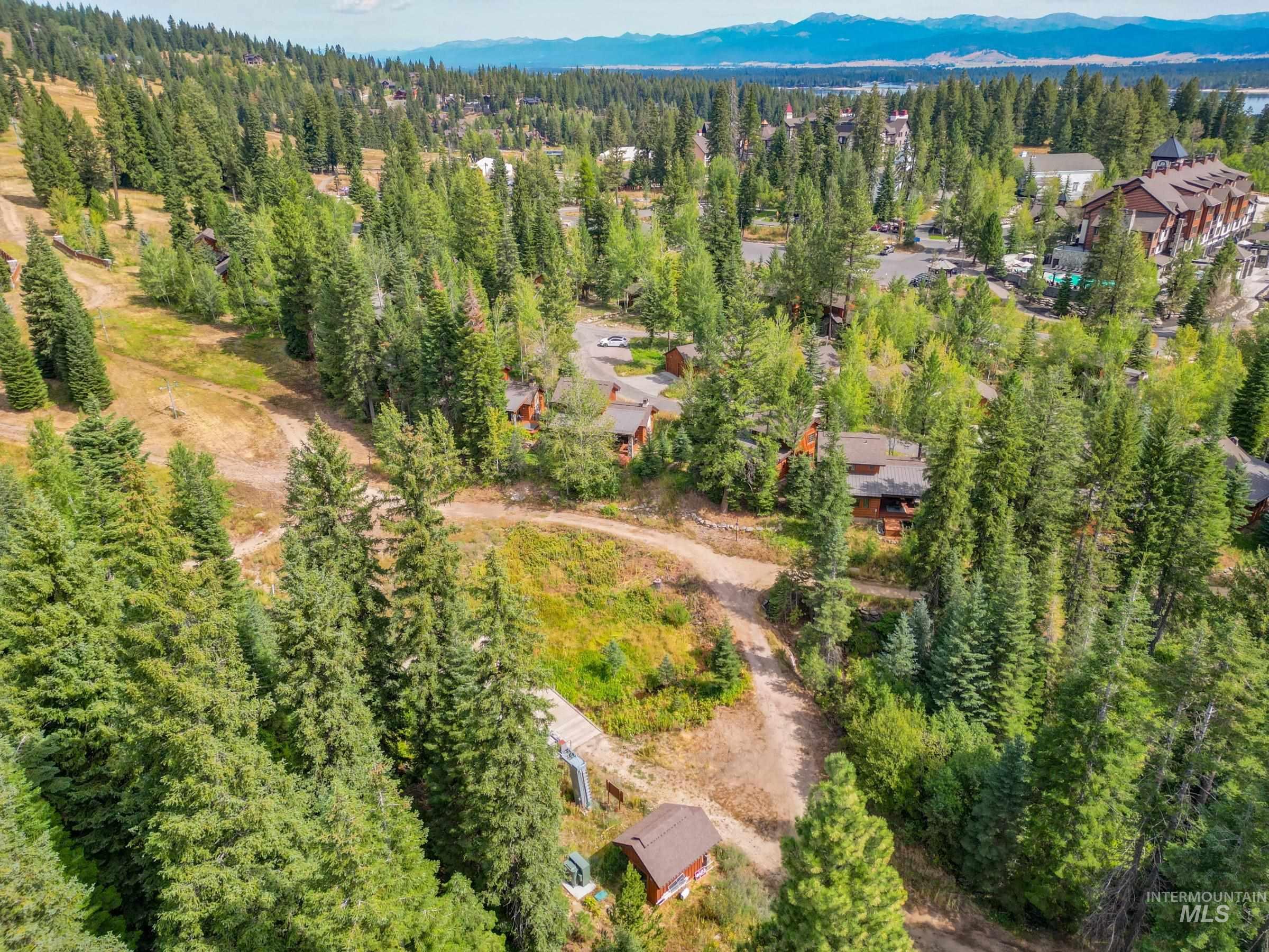 15 Rock Creek Court, Donnelly, Idaho 83615, 2 Bedrooms, 2.5 Bathrooms, Residential For Sale, Price $1,385,000,MLS 98999633
