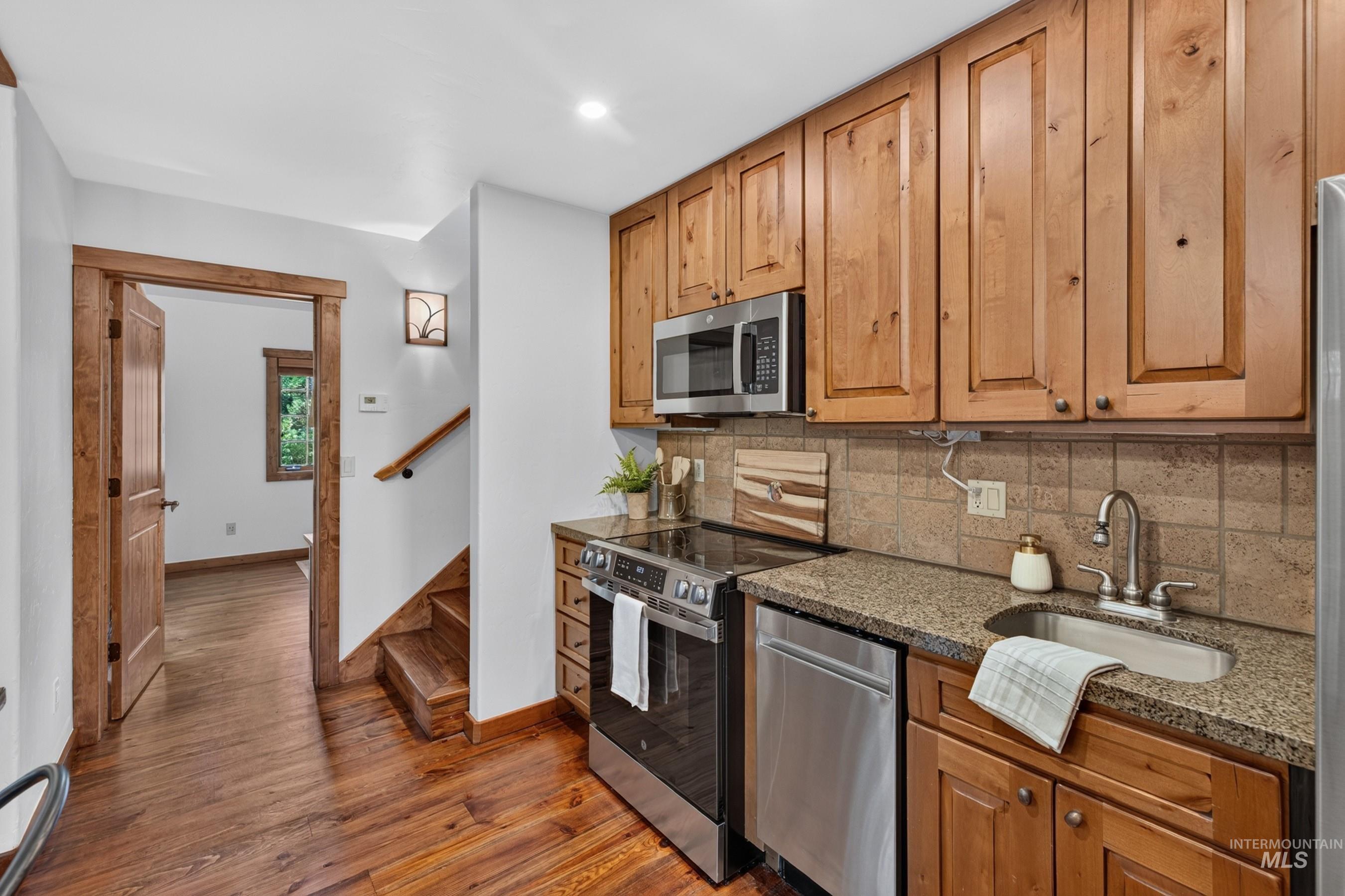 15 Rock Creek Court, Donnelly, Idaho 83615, 2 Bedrooms, 2.5 Bathrooms, Residential For Sale, Price $1,385,000,MLS 98999633