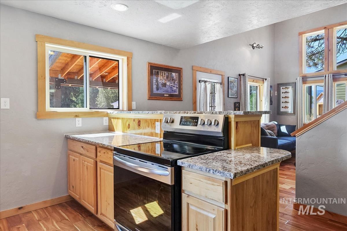 124 Mores Creek Dr, Idaho City, Idaho 83631, 3 Bedrooms, 2.5 Bathrooms, Residential For Sale, Price $469,900,MLS 98999634