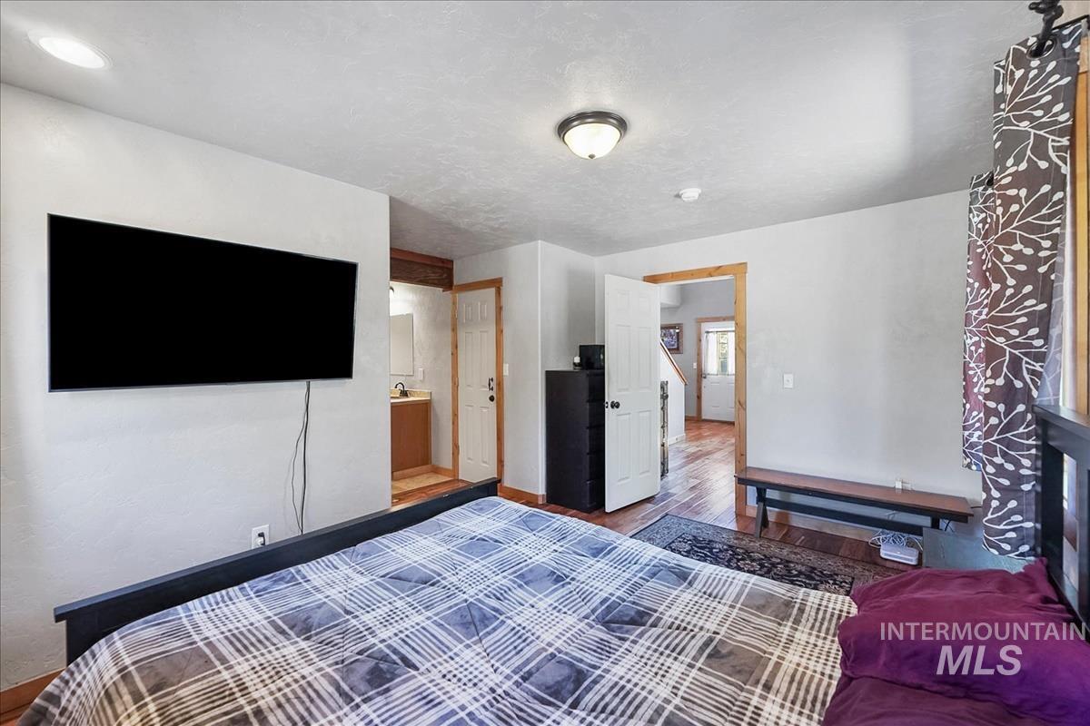 124 Mores Creek Dr, Idaho City, Idaho 83631, 3 Bedrooms, 2.5 Bathrooms, Residential For Sale, Price $469,900,MLS 98999634