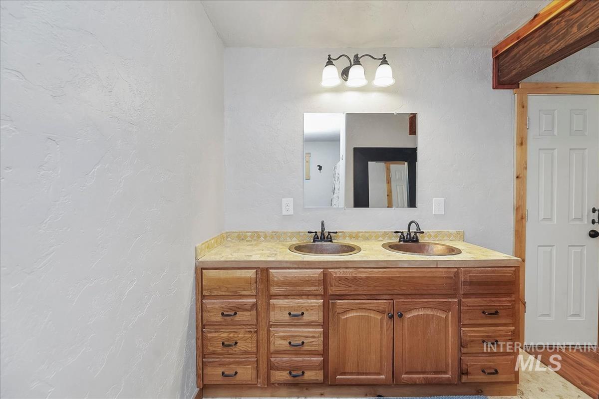 124 Mores Creek Dr, Idaho City, Idaho 83631, 3 Bedrooms, 2.5 Bathrooms, Residential For Sale, Price $469,900,MLS 98999634
