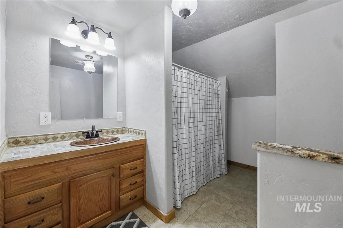 124 Mores Creek Dr, Idaho City, Idaho 83631, 3 Bedrooms, 2.5 Bathrooms, Residential For Sale, Price $469,900,MLS 98999634