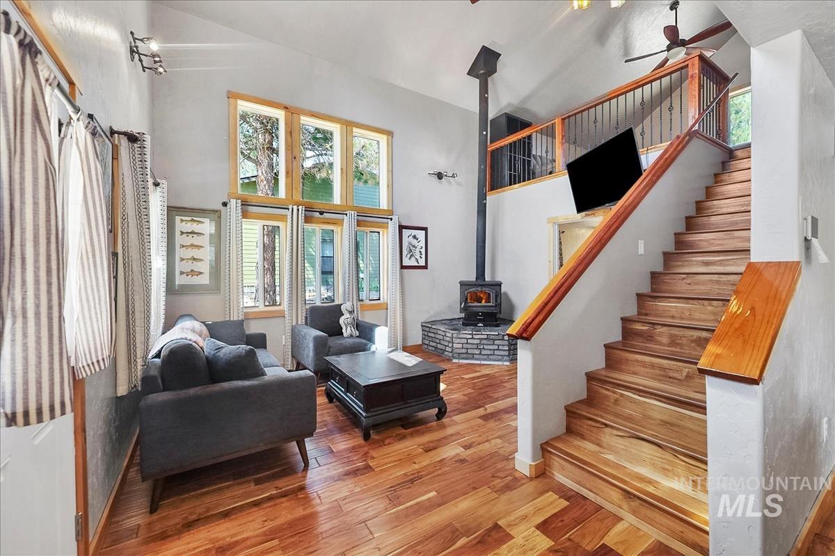 124 Mores Creek Dr, Idaho City, Idaho 83631, 3 Bedrooms, 2.5 Bathrooms, Residential For Sale, Price $469,900,MLS 98999634
