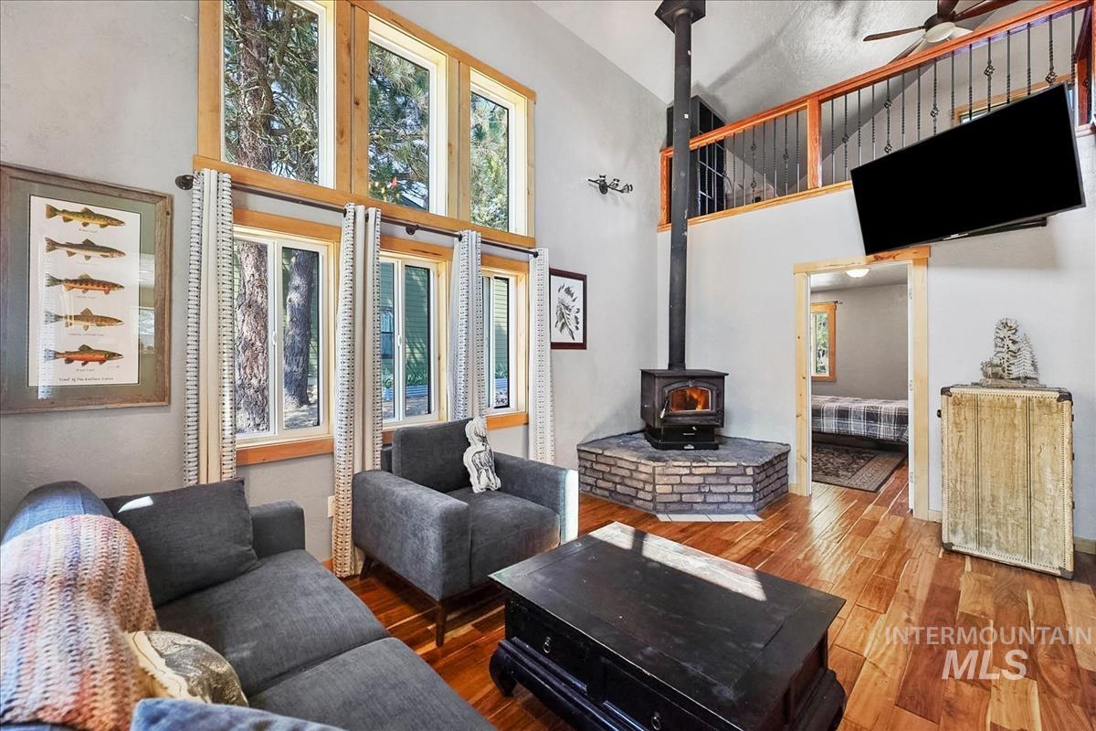 124 Mores Creek Dr, Idaho City, Idaho 83631, 3 Bedrooms, 2.5 Bathrooms, Residential For Sale, Price $469,900,MLS 98999634