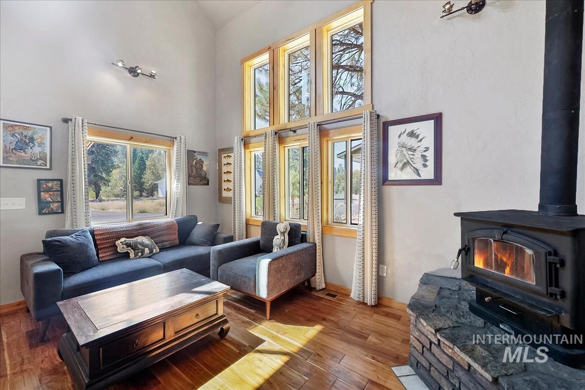 124 Mores Creek Dr, Idaho City, Idaho 83631, 3 Bedrooms, 2.5 Bathrooms, Residential For Sale, Price $469,900,MLS 98999634