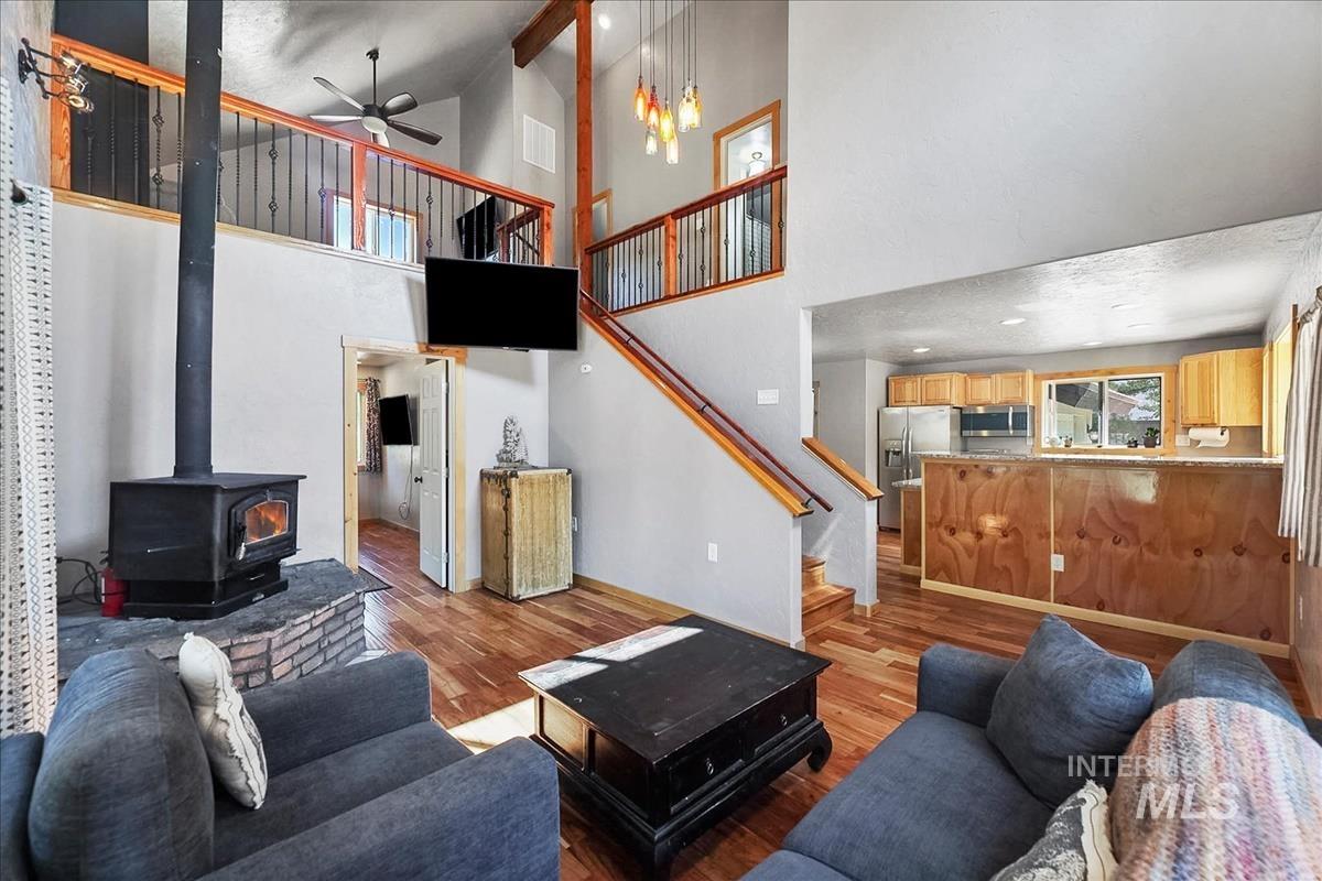 124 Mores Creek Dr, Idaho City, Idaho 83631, 3 Bedrooms, 2.5 Bathrooms, Residential For Sale, Price $469,900,MLS 98999634