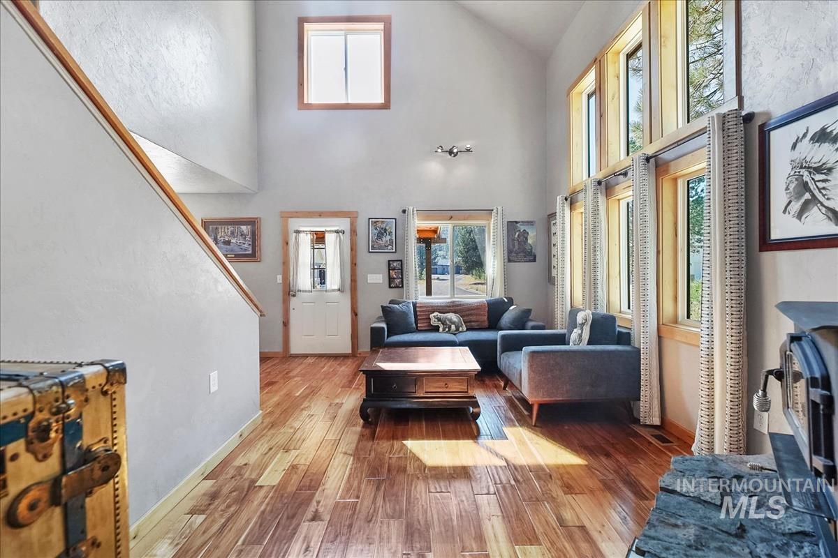 124 Mores Creek Dr, Idaho City, Idaho 83631, 3 Bedrooms, 2.5 Bathrooms, Residential For Sale, Price $469,900,MLS 98999634
