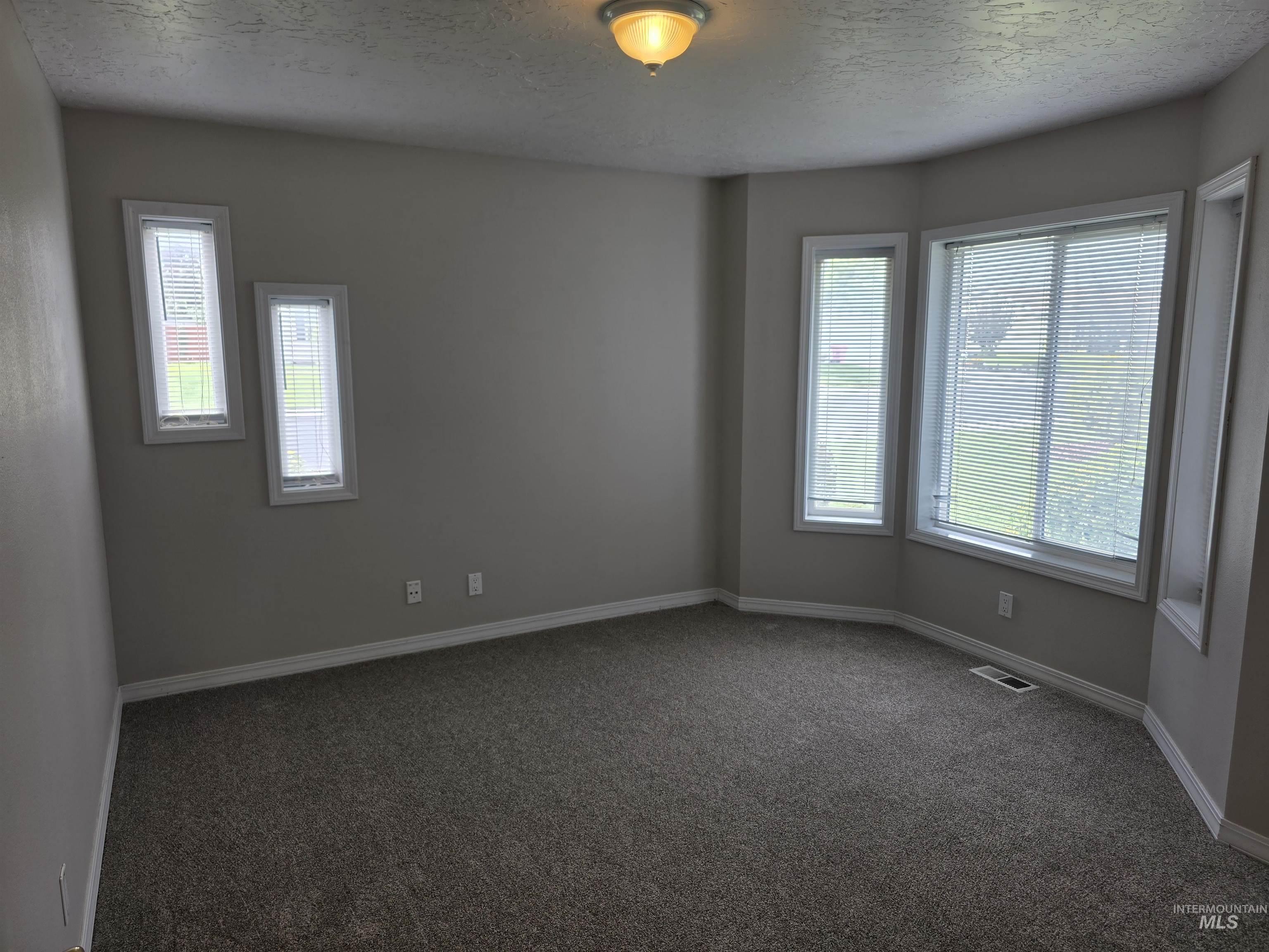2657 4th Ave. East, Twin Falls, Idaho 83301, 3 Bedrooms, 2 Bathrooms, Residential For Sale, Price $360,000,MLS 98999637