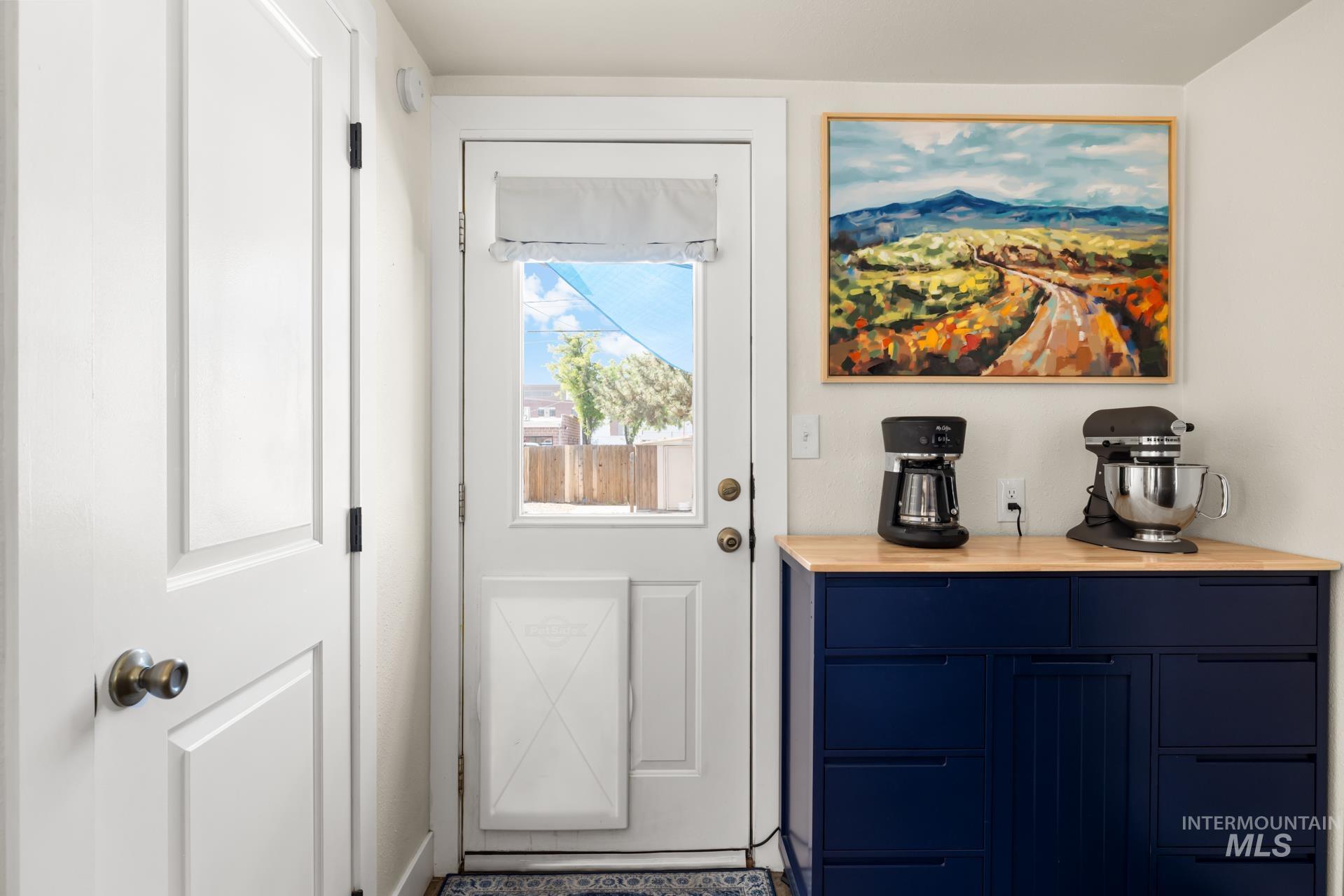 2523 W Idaho St, Boise, Idaho 83702, 2 Bedrooms, 1 Bathroom, Residential For Sale, Price $499,000,MLS 98999640