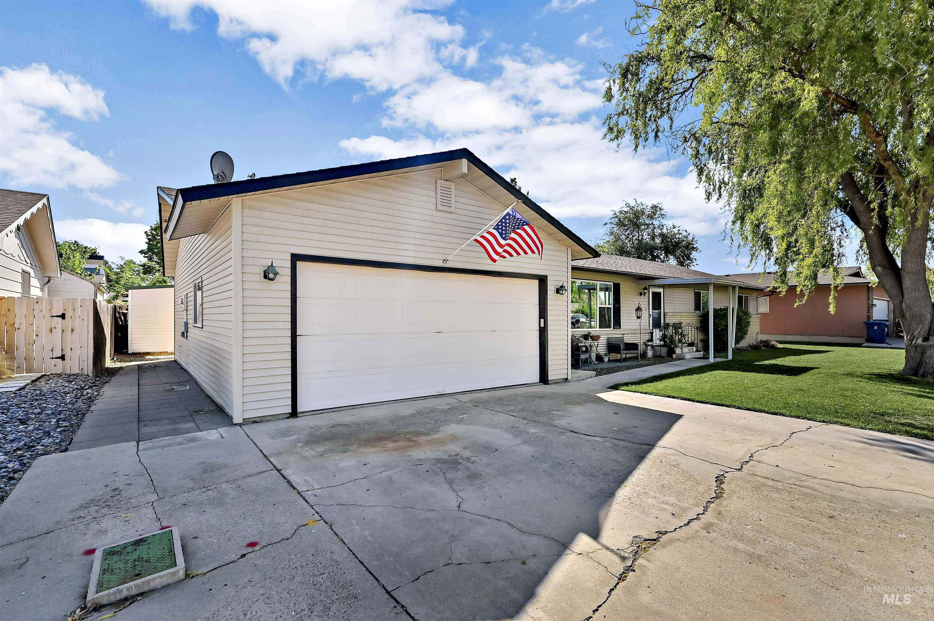 172 N Benewah Place, Nampa, Idaho 83651, 3 Bedrooms, 2 Bathrooms, Residential For Sale, Price $390,000,MLS 98999642