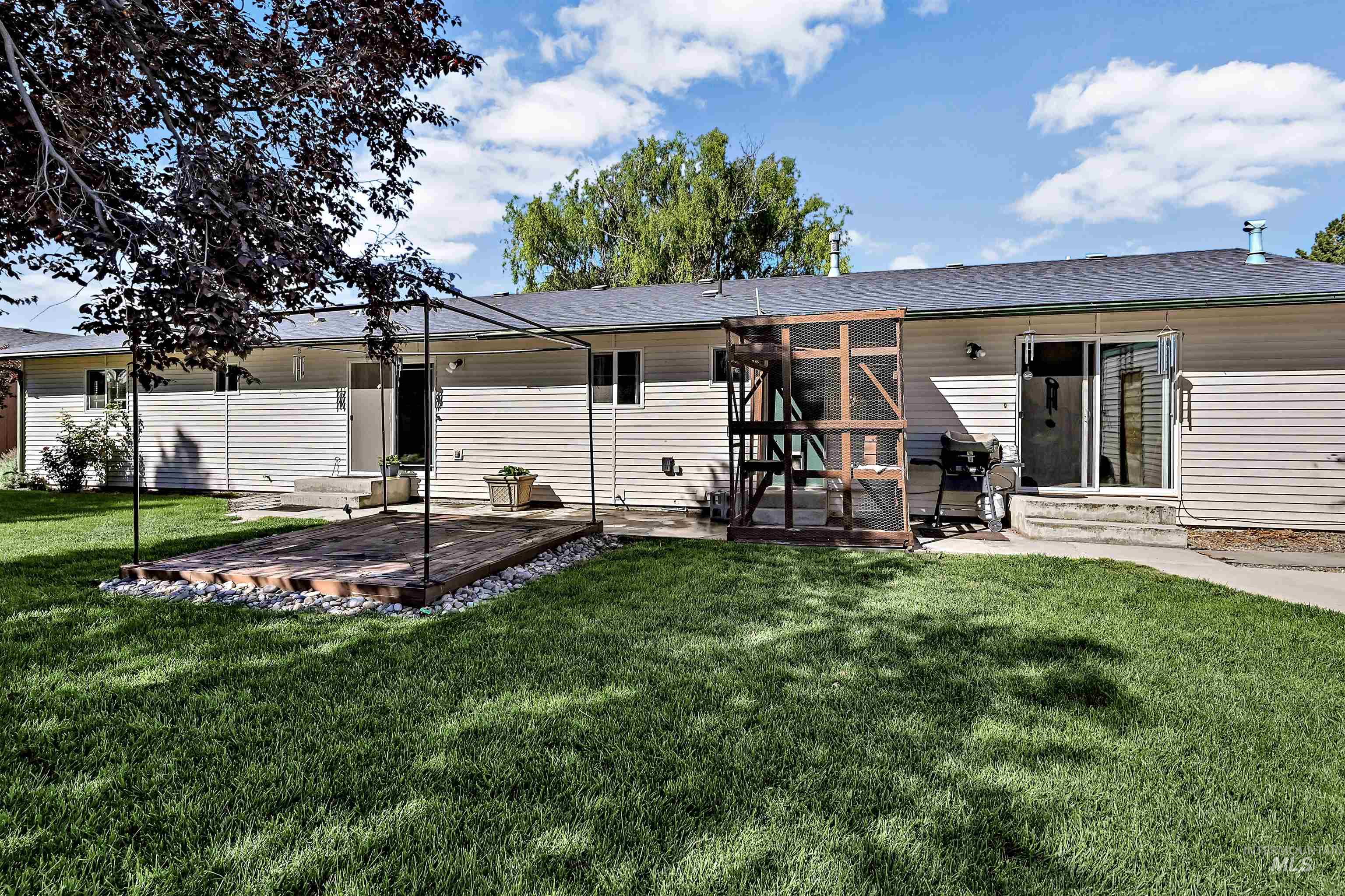 172 N Benewah Place, Nampa, Idaho 83651, 3 Bedrooms, 2 Bathrooms, Residential For Sale, Price $390,000,MLS 98999642