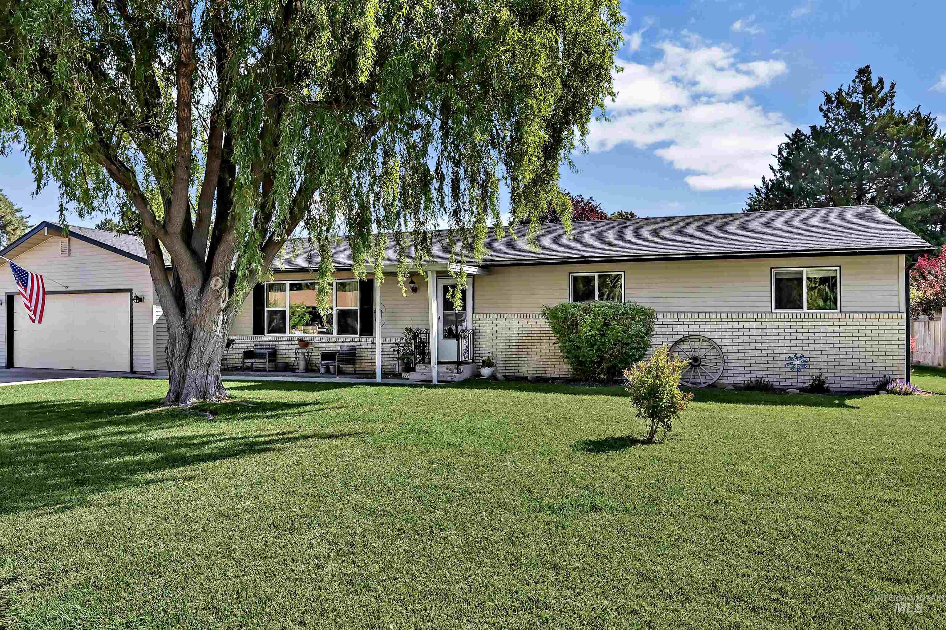 172 N Benewah Place, Nampa, Idaho 83651, 3 Bedrooms, 2 Bathrooms, Residential For Sale, Price $390,000,MLS 98999642