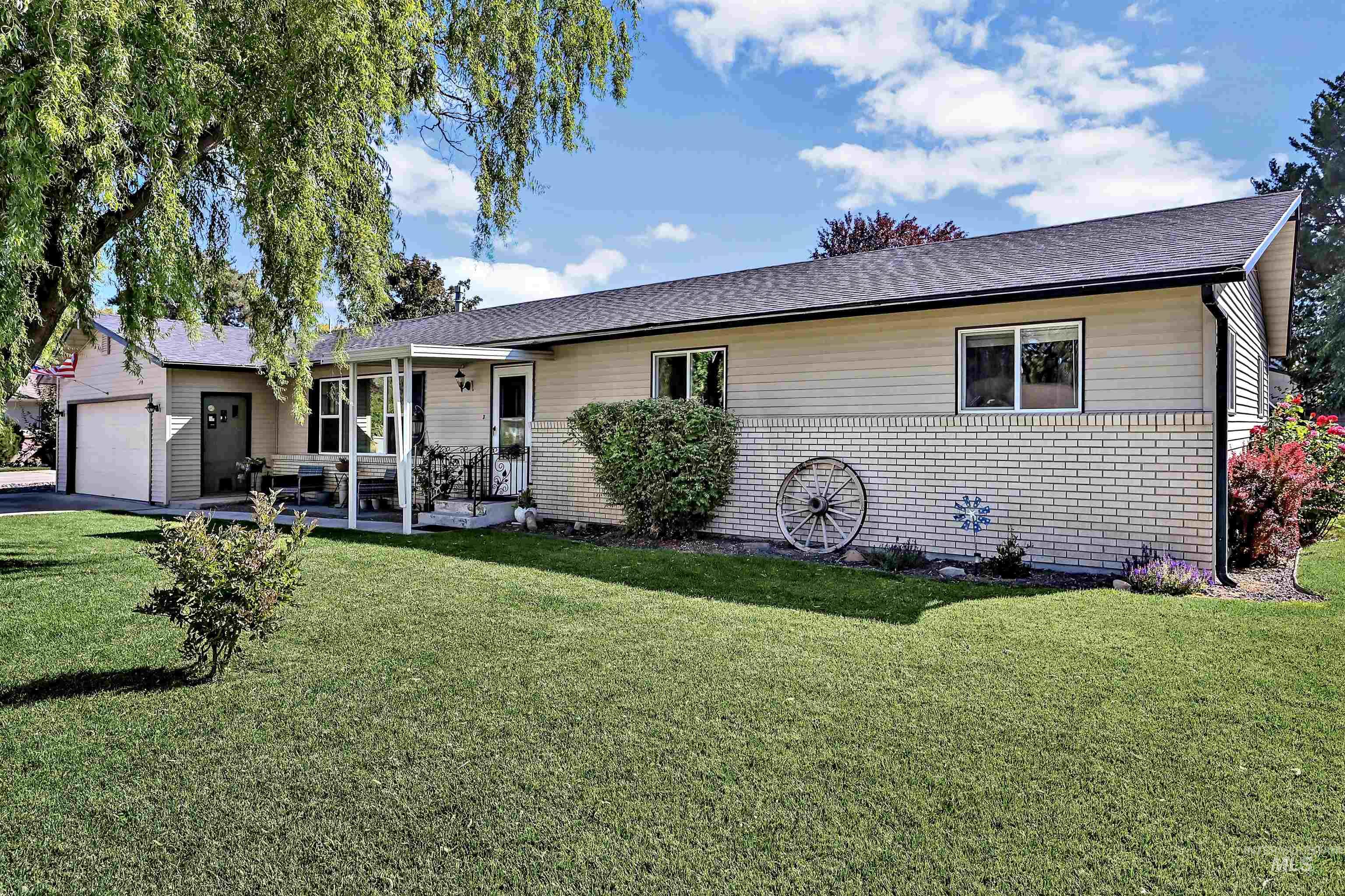 172 N Benewah Place, Nampa, Idaho 83651, 3 Bedrooms, 2 Bathrooms, Residential For Sale, Price $390,000,MLS 98999642
