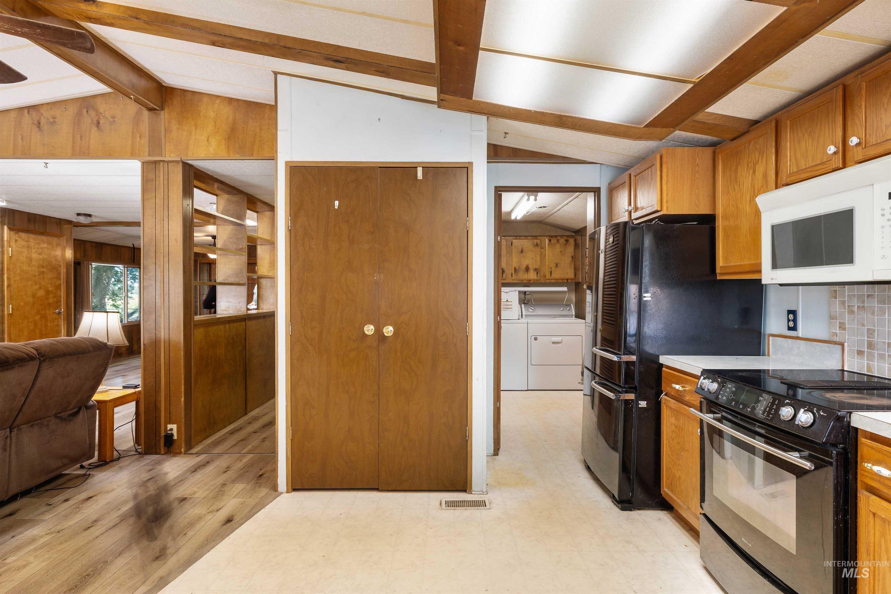 236 N 200 W, Jerome, Idaho 83338, 4 Bedrooms, 2 Bathrooms, Residential For Sale, Price $350,000, 98999643