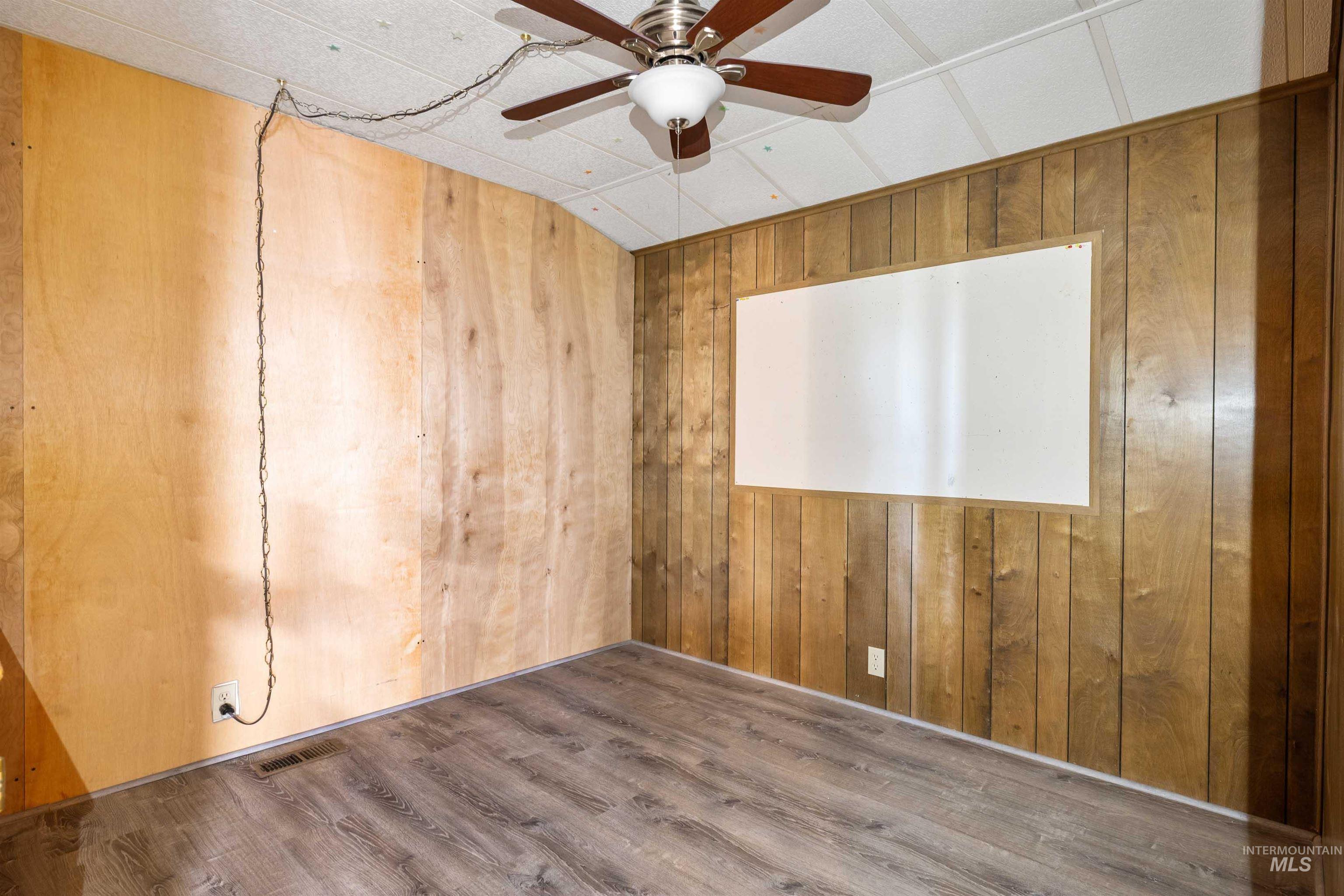 236 N 200 W, Jerome, Idaho 83338, 4 Bedrooms, 2 Bathrooms, Residential For Sale, Price $350,000, 98999643