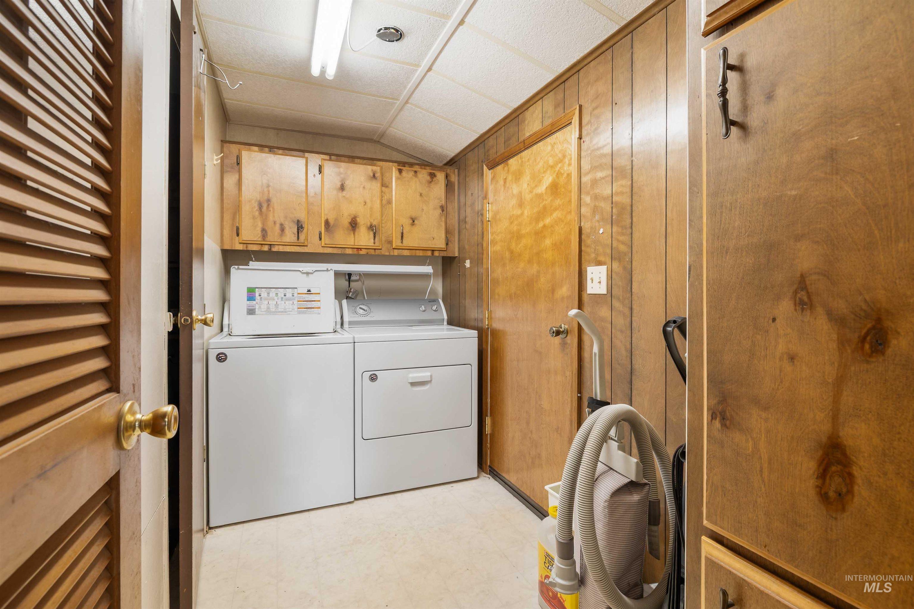 236 N 200 W, Jerome, Idaho 83338, 4 Bedrooms, 2 Bathrooms, Residential For Sale, Price $350,000, 98999643