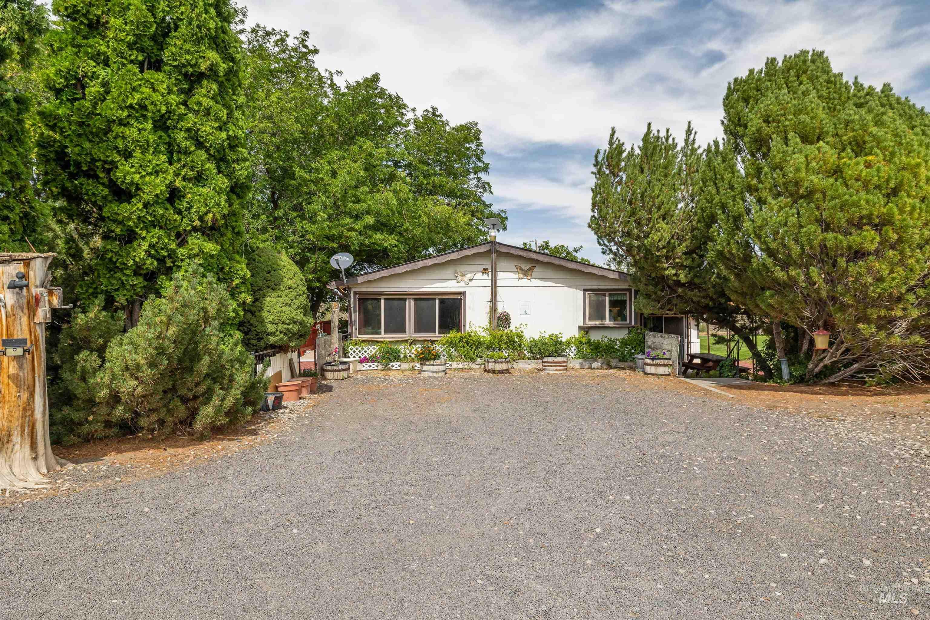 236 N 200 W, Jerome, Idaho 83338, 4 Bedrooms, 2 Bathrooms, Residential For Sale, Price $350,000, 98999643
