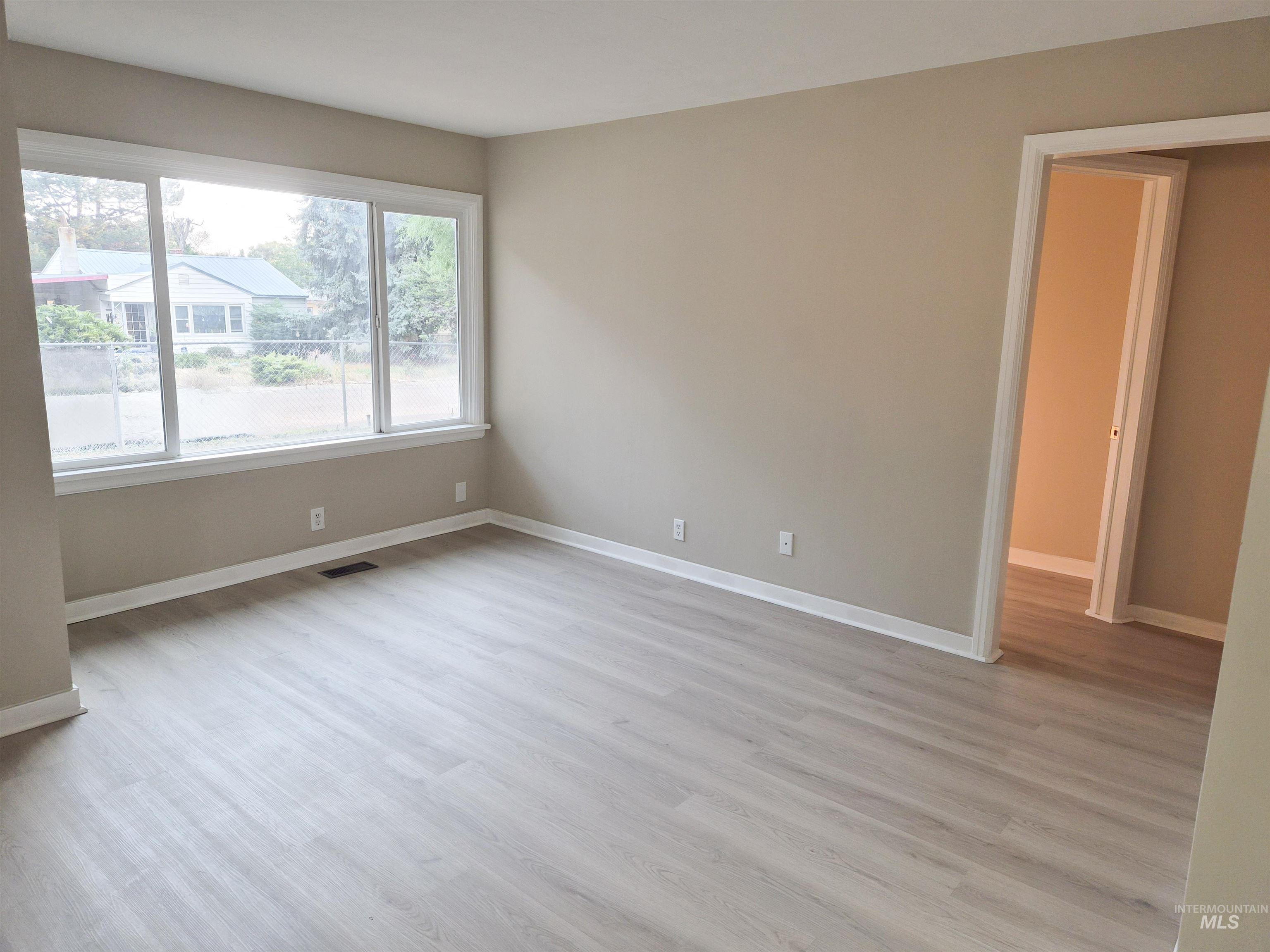 618 E Avenue D, Jerome, Idaho 83338, 2 Bedrooms, 1 Bathroom, Residential For Sale, Price $239,900, 98999645