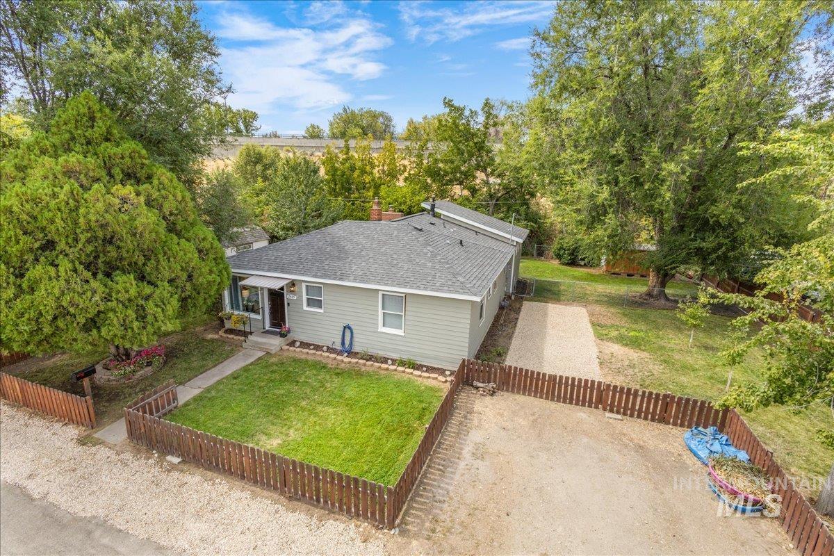 2405 S Scarlet St., Boise, Idaho 83706, 4 Bedrooms, 2.5 Bathrooms, Residential For Sale, Price $560,000, 98999655