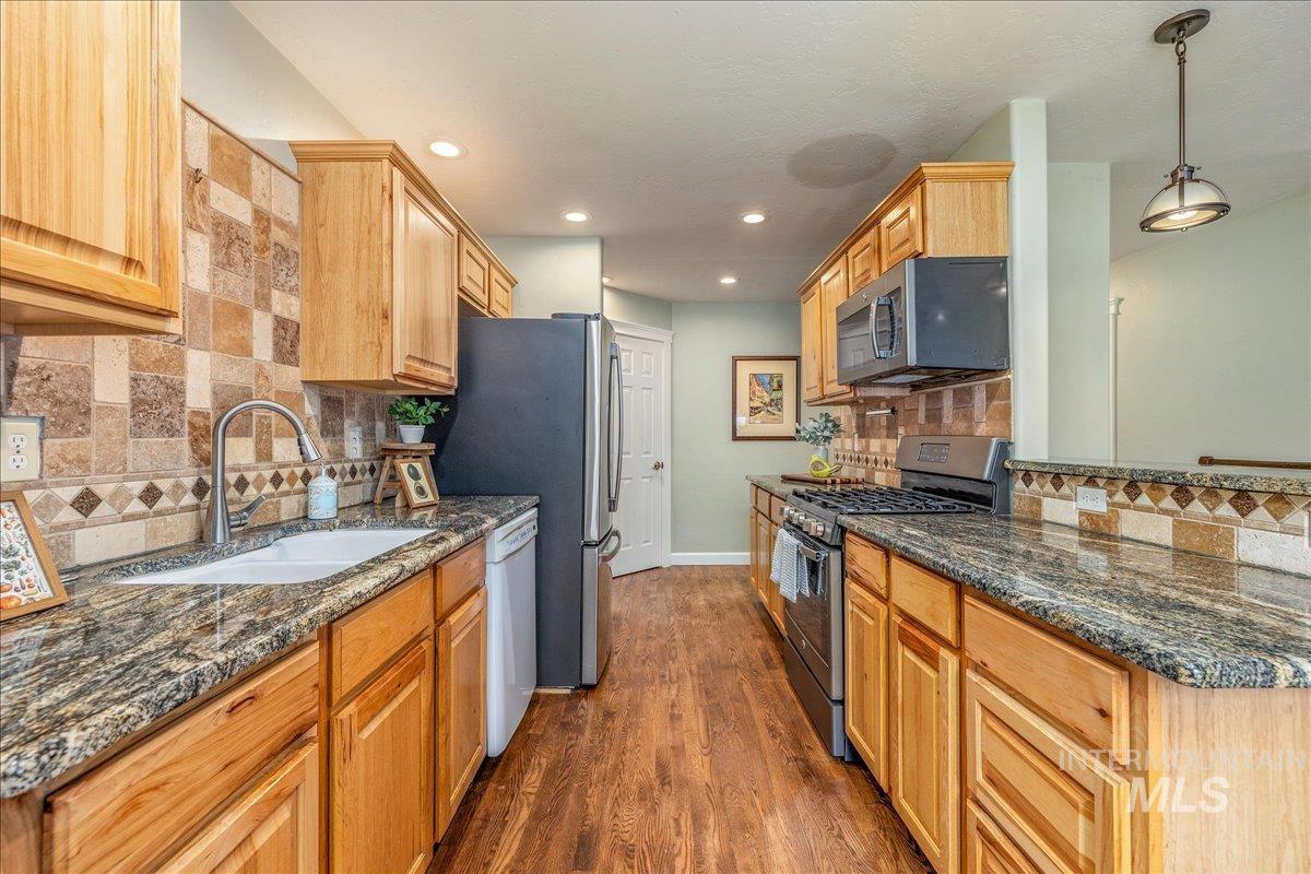 2405 S Scarlet St., Boise, Idaho 83706, 4 Bedrooms, 2.5 Bathrooms, Residential For Sale, Price $560,000, 98999655