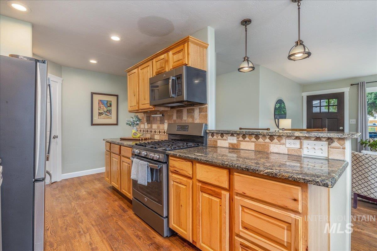 2405 S Scarlet St., Boise, Idaho 83706, 4 Bedrooms, 2.5 Bathrooms, Residential For Sale, Price $560,000, 98999655