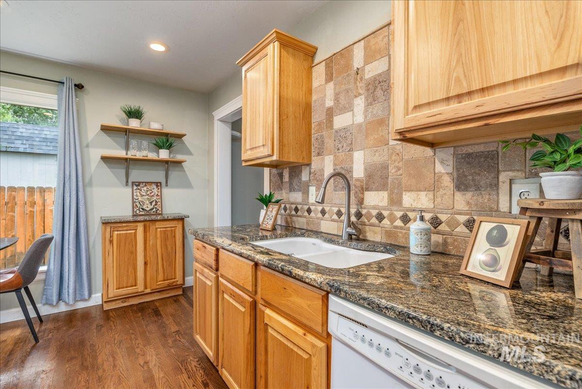 2405 S Scarlet St., Boise, Idaho 83706, 4 Bedrooms, 2.5 Bathrooms, Residential For Sale, Price $560,000, 98999655