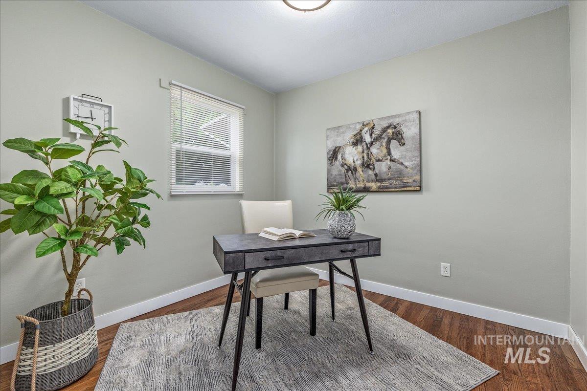 2405 S Scarlet St., Boise, Idaho 83706, 4 Bedrooms, 2.5 Bathrooms, Residential For Sale, Price $560,000, 98999655