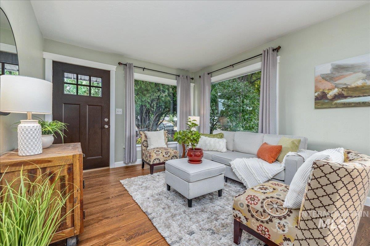 2405 S Scarlet St., Boise, Idaho 83706, 4 Bedrooms, 2.5 Bathrooms, Residential For Sale, Price $560,000, 98999655