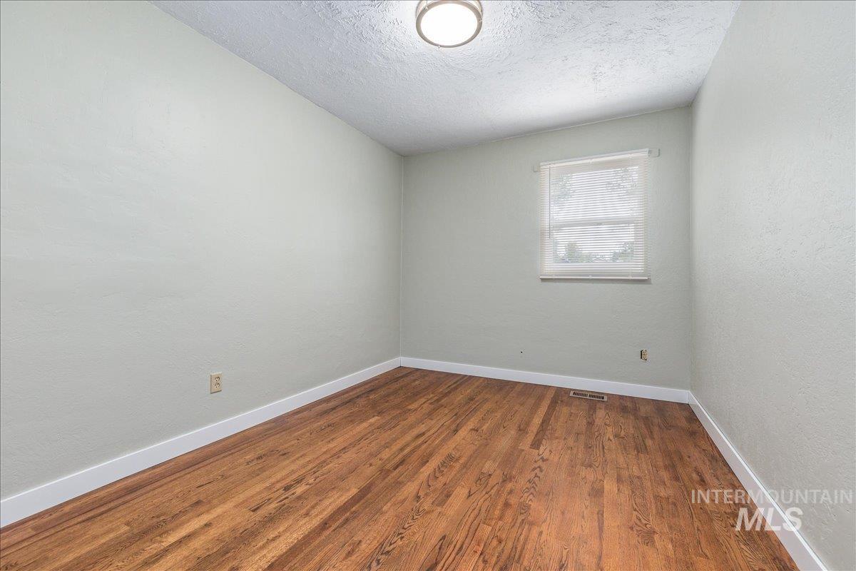 2405 S Scarlet St., Boise, Idaho 83706, 4 Bedrooms, 2.5 Bathrooms, Residential For Sale, Price $560,000, 98999655