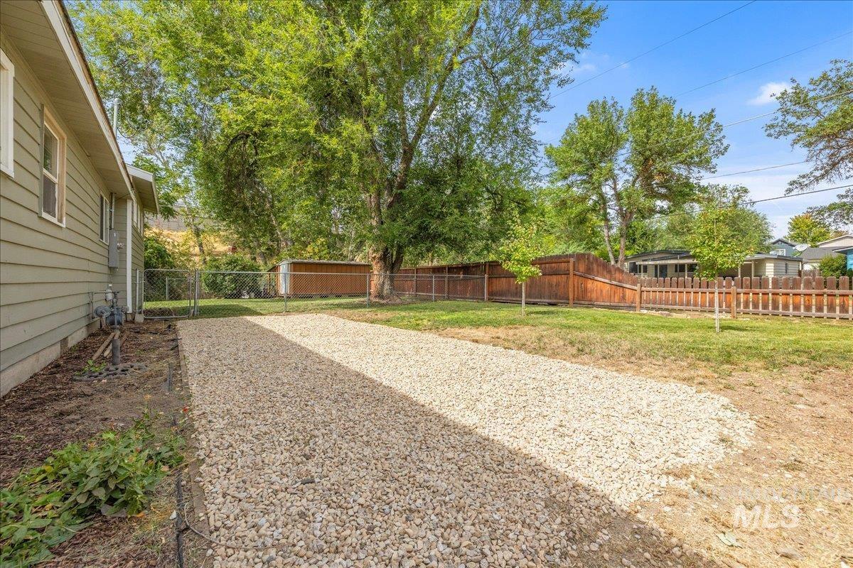 2405 S Scarlet St., Boise, Idaho 83706, 4 Bedrooms, 2.5 Bathrooms, Residential For Sale, Price $560,000, 98999655