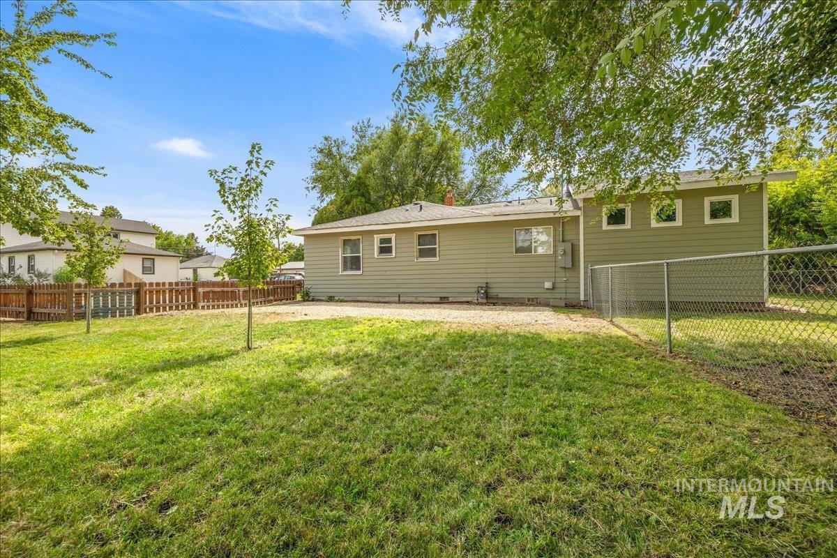2405 S Scarlet St., Boise, Idaho 83706, 4 Bedrooms, 2.5 Bathrooms, Residential For Sale, Price $560,000, 98999655