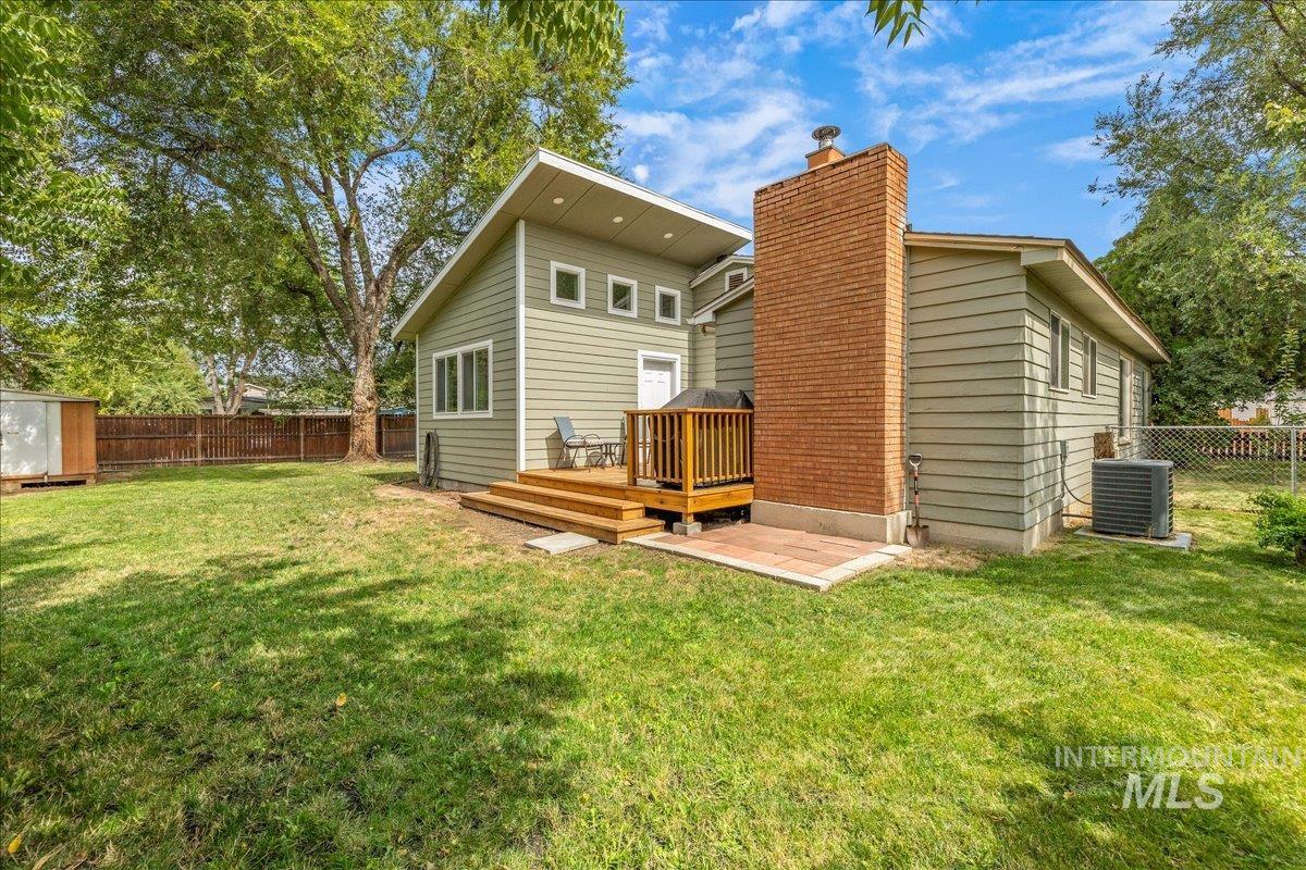 2405 S Scarlet St., Boise, Idaho 83706, 4 Bedrooms, 2.5 Bathrooms, Residential For Sale, Price $560,000, 98999655