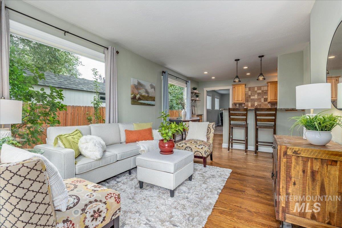 2405 S Scarlet St., Boise, Idaho 83706, 4 Bedrooms, 2.5 Bathrooms, Residential For Sale, Price $560,000, 98999655