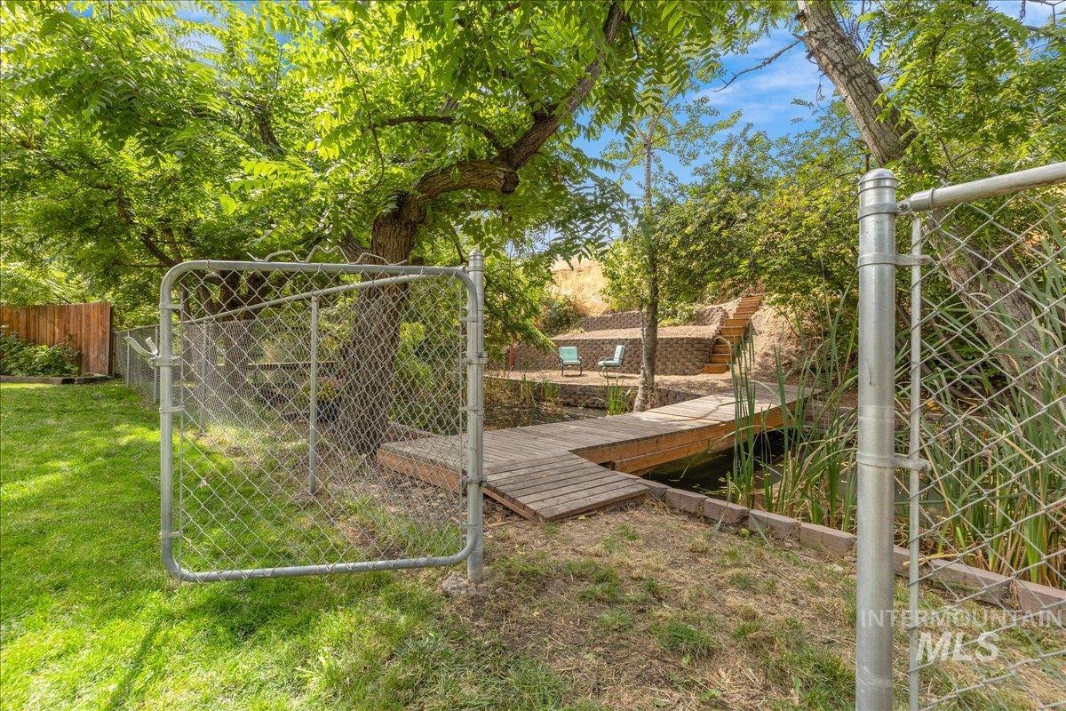 2405 S Scarlet St., Boise, Idaho 83706, 4 Bedrooms, 2.5 Bathrooms, Residential For Sale, Price $560,000, 98999655