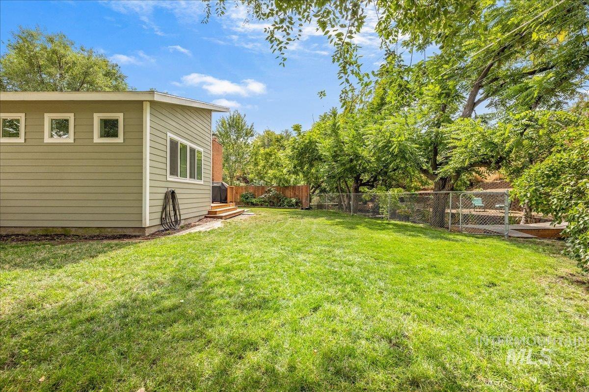 2405 S Scarlet St., Boise, Idaho 83706, 4 Bedrooms, 2.5 Bathrooms, Residential For Sale, Price $560,000, 98999655