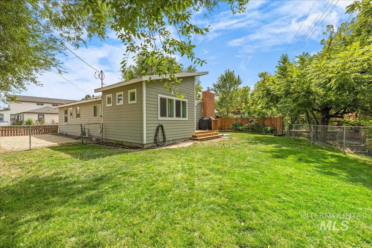 2405 S Scarlet St., Boise, Idaho 83706, 4 Bedrooms, 2.5 Bathrooms, Residential For Sale, Price $560,000, 98999655