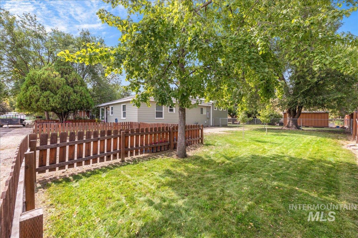 2405 S Scarlet St., Boise, Idaho 83706, 4 Bedrooms, 2.5 Bathrooms, Residential For Sale, Price $560,000, 98999655