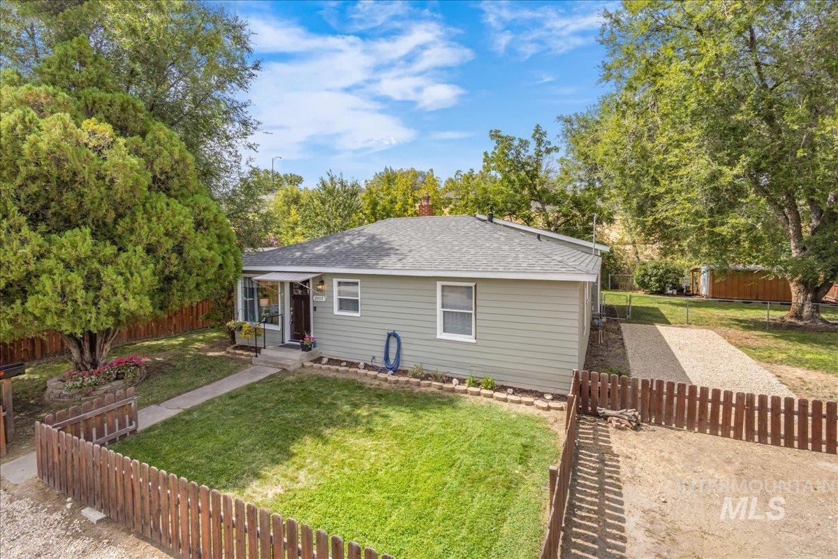 2405 S Scarlet St., Boise, Idaho 83706, 4 Bedrooms, 2.5 Bathrooms, Residential For Sale, Price $560,000, 98999655
