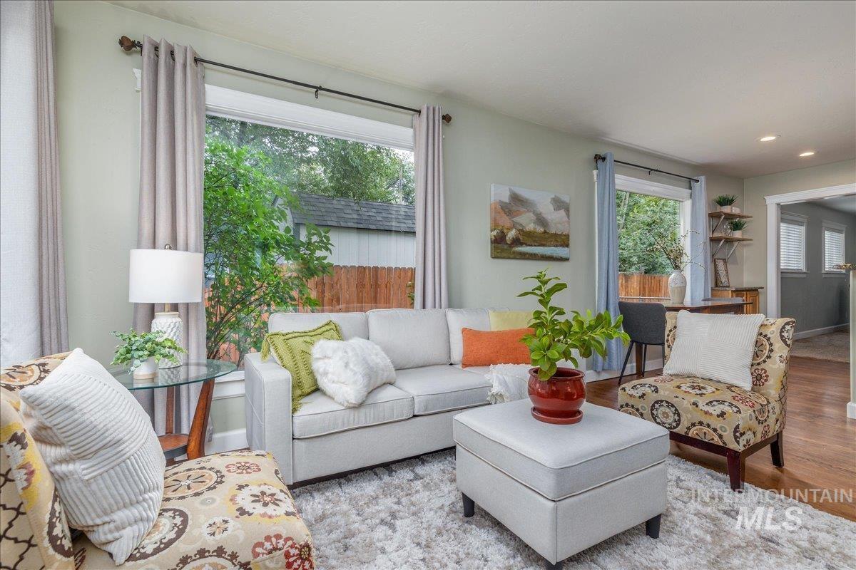 2405 S Scarlet St., Boise, Idaho 83706, 4 Bedrooms, 2.5 Bathrooms, Residential For Sale, Price $560,000, 98999655