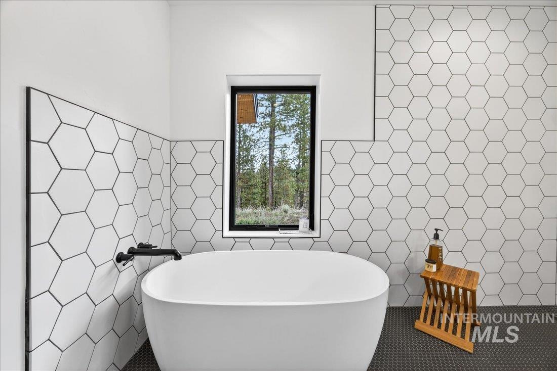 16 Lost River Dr, McCall, Idaho 83638, 4 Bedrooms, 3.5 Bathrooms, Residential For Sale, Price $1,498,000, 98999657