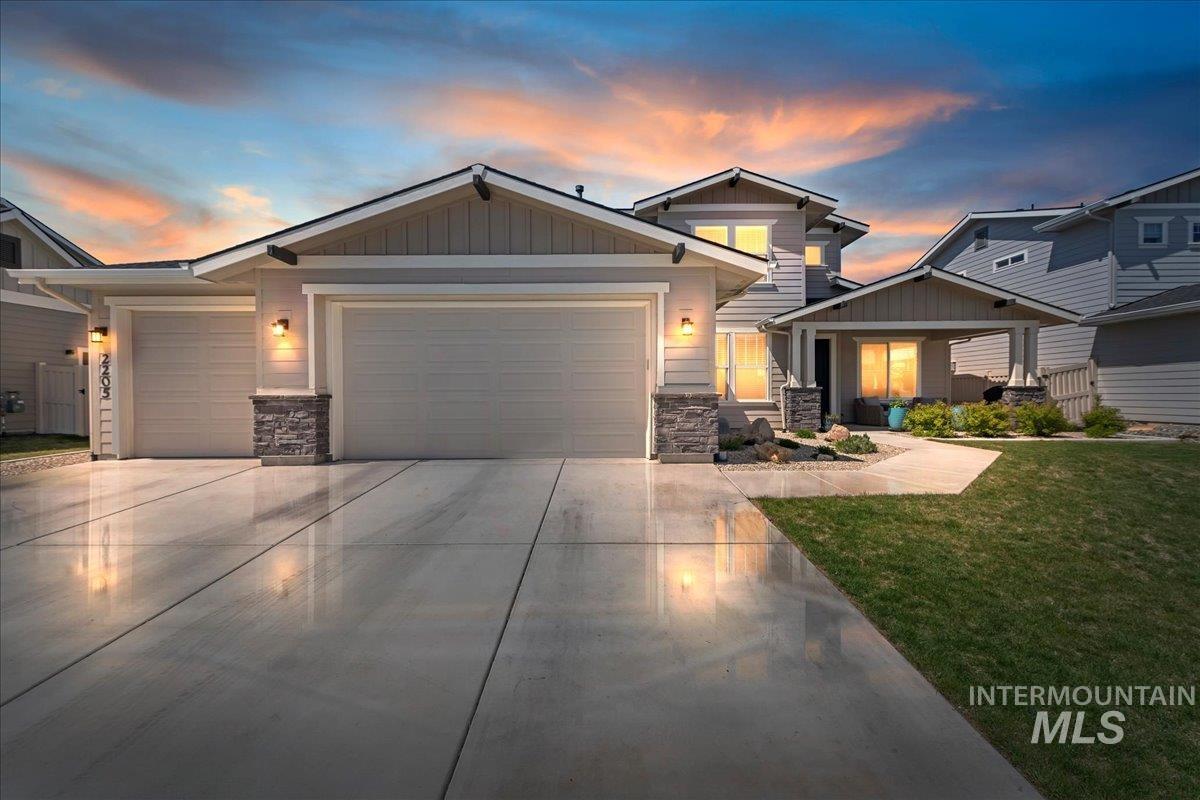 2205 N Vasquero Way, Middleton, Idaho 83644, 3 Bedrooms, 2.5 Bathrooms, Residential For Sale, Price $629,000, 98999658