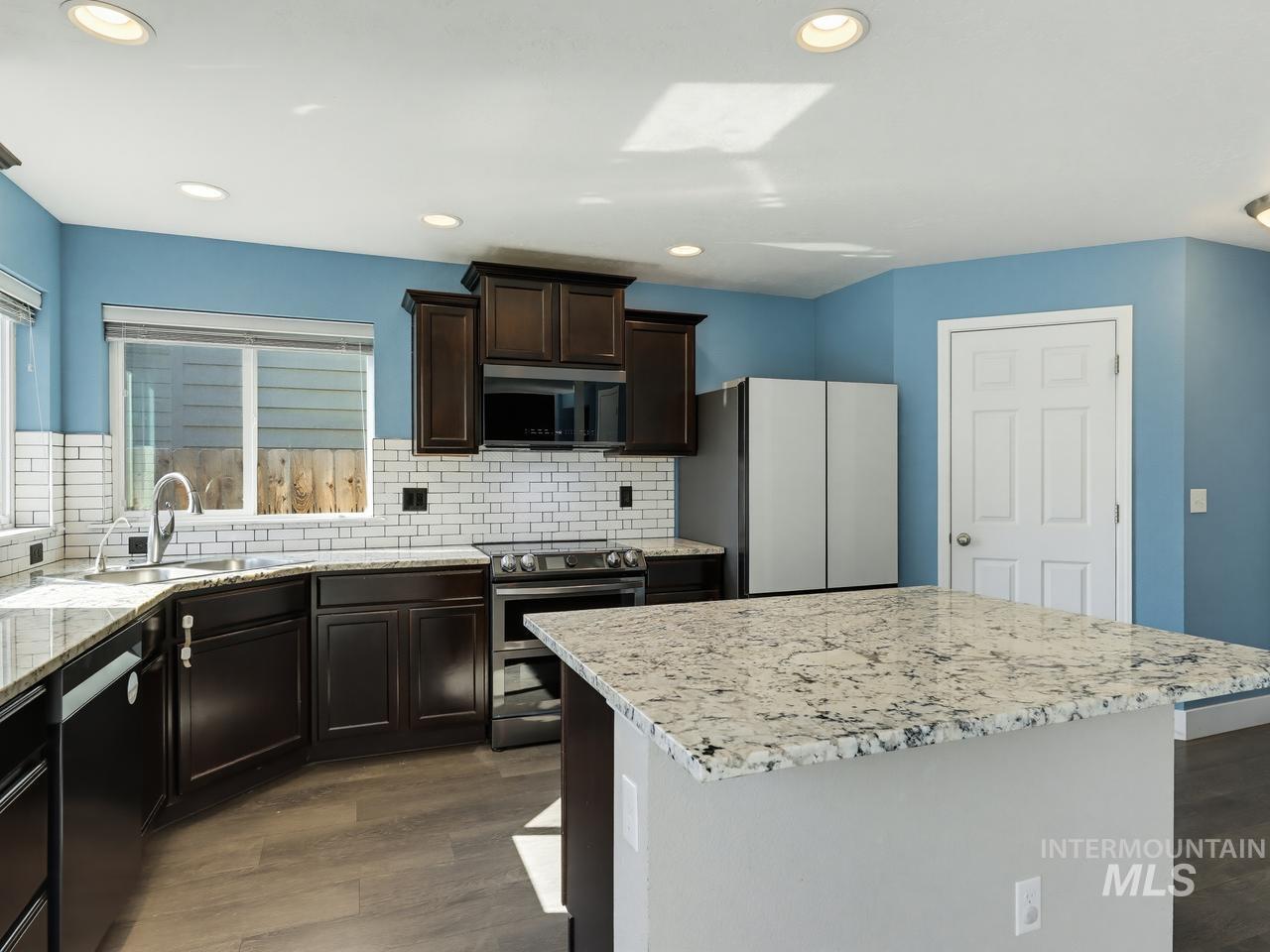 3420 N Cooper Ave, Meridian, Idaho 83646, 4 Bedrooms, 2.5 Bathrooms, Residential For Sale, Price $513,000,MLS 98999659