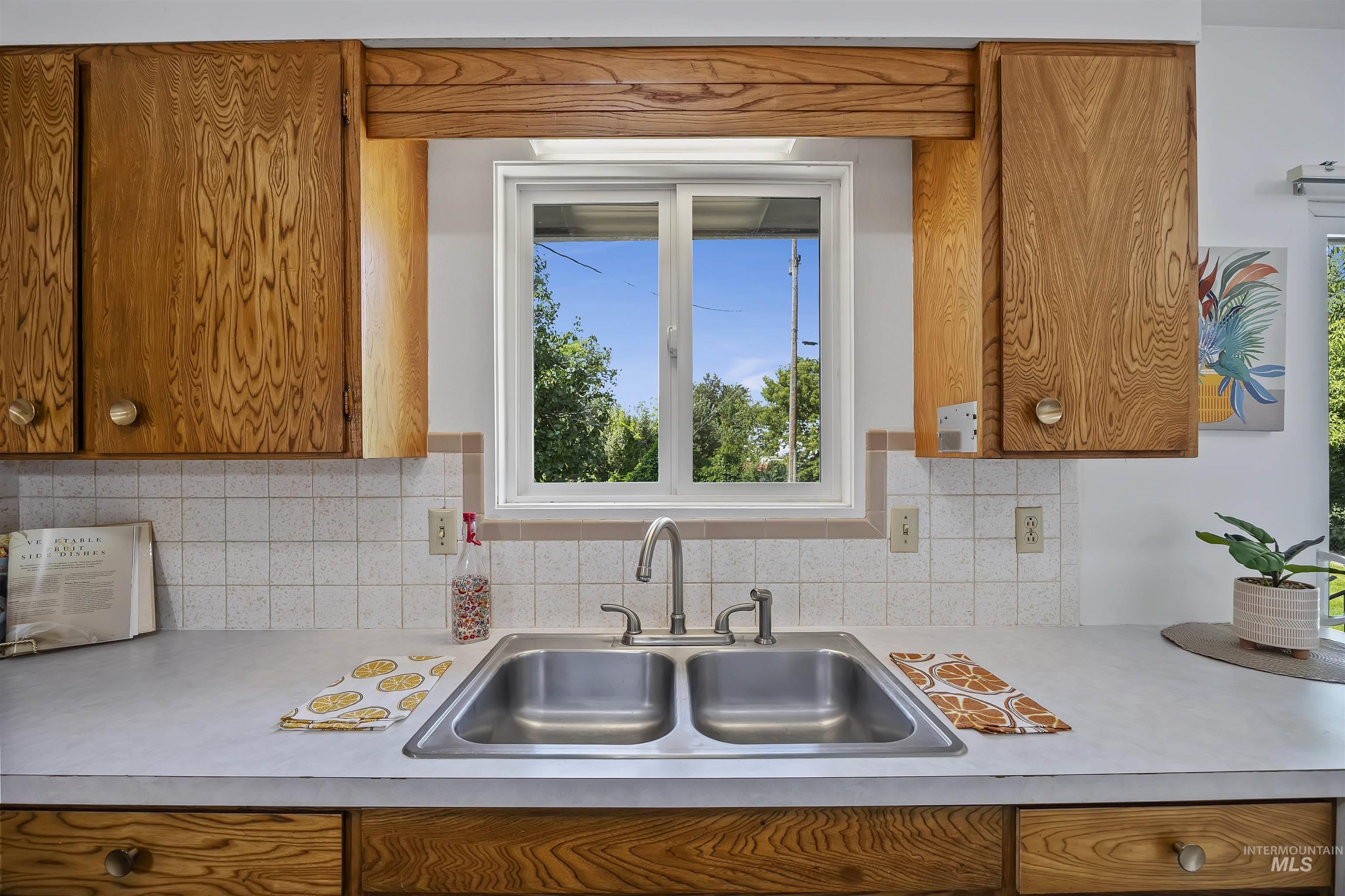 416 Dubois Ave, Twin Falls, Idaho 83301, 3 Bedrooms, 2 Bathrooms, Residential For Sale, Price $309,000, 98999661