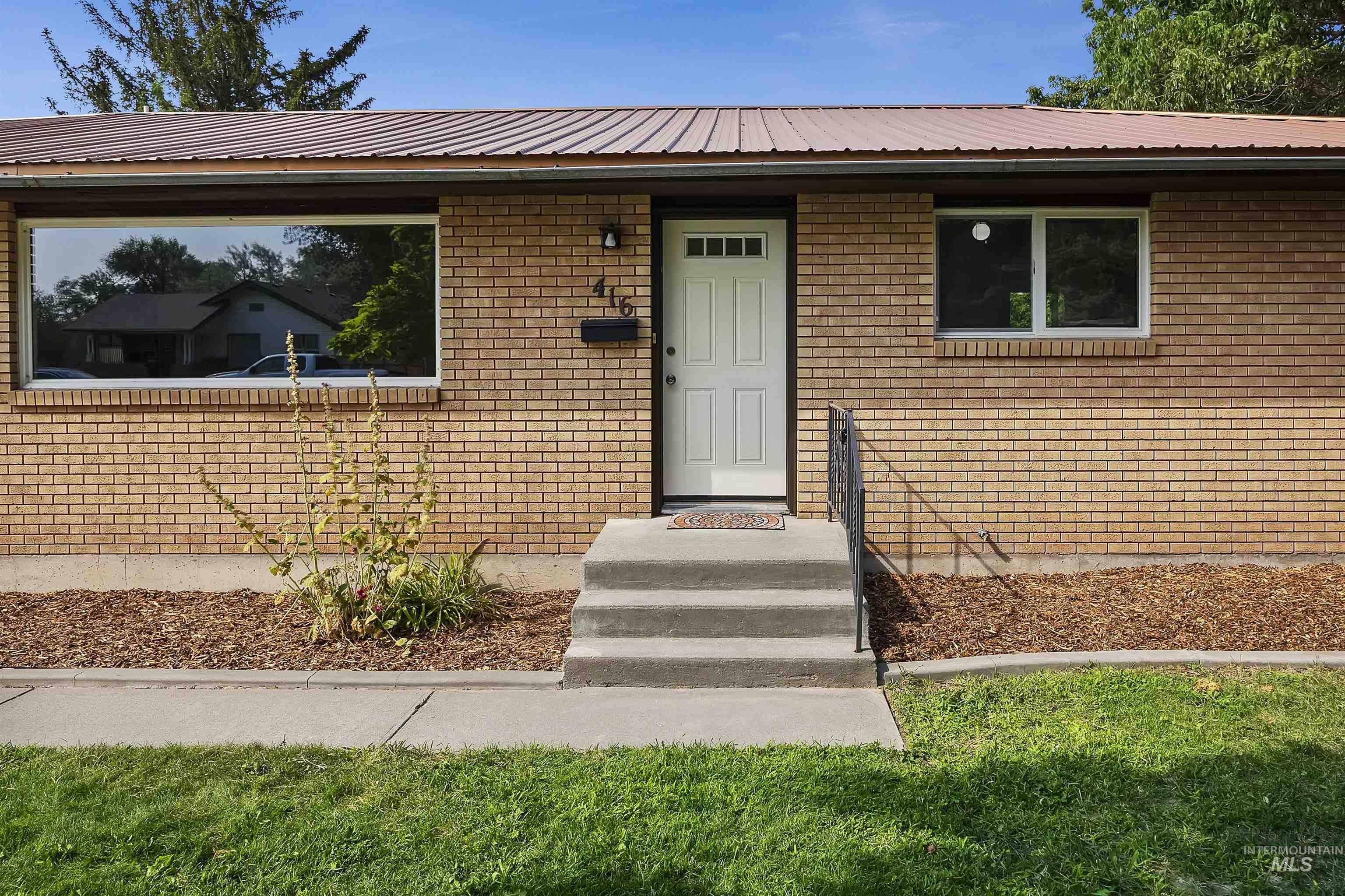 416 Dubois Ave, Twin Falls, Idaho 83301, 3 Bedrooms, 2 Bathrooms, Residential For Sale, Price $309,000, 98999661