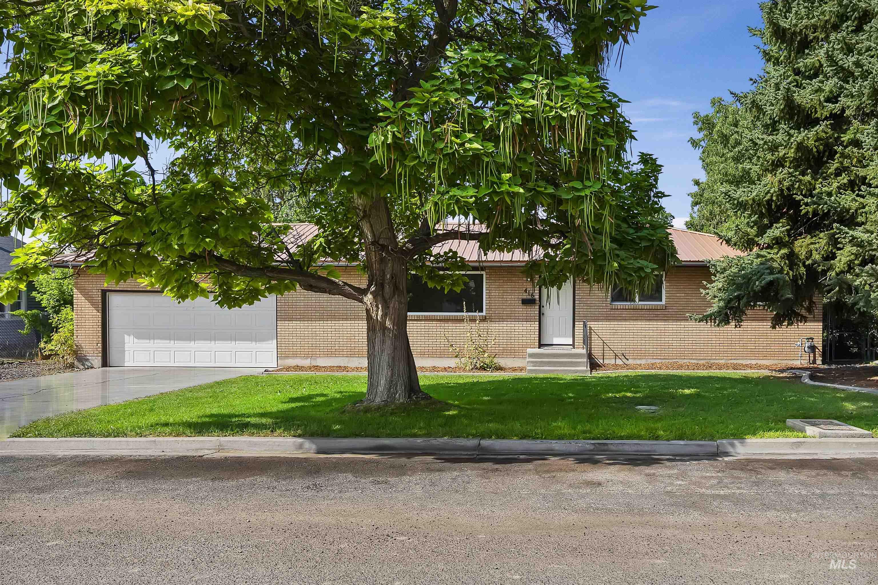 416 Dubois Ave, Twin Falls, Idaho 83301, 3 Bedrooms, 2 Bathrooms, Residential For Sale, Price $309,000, 98999661