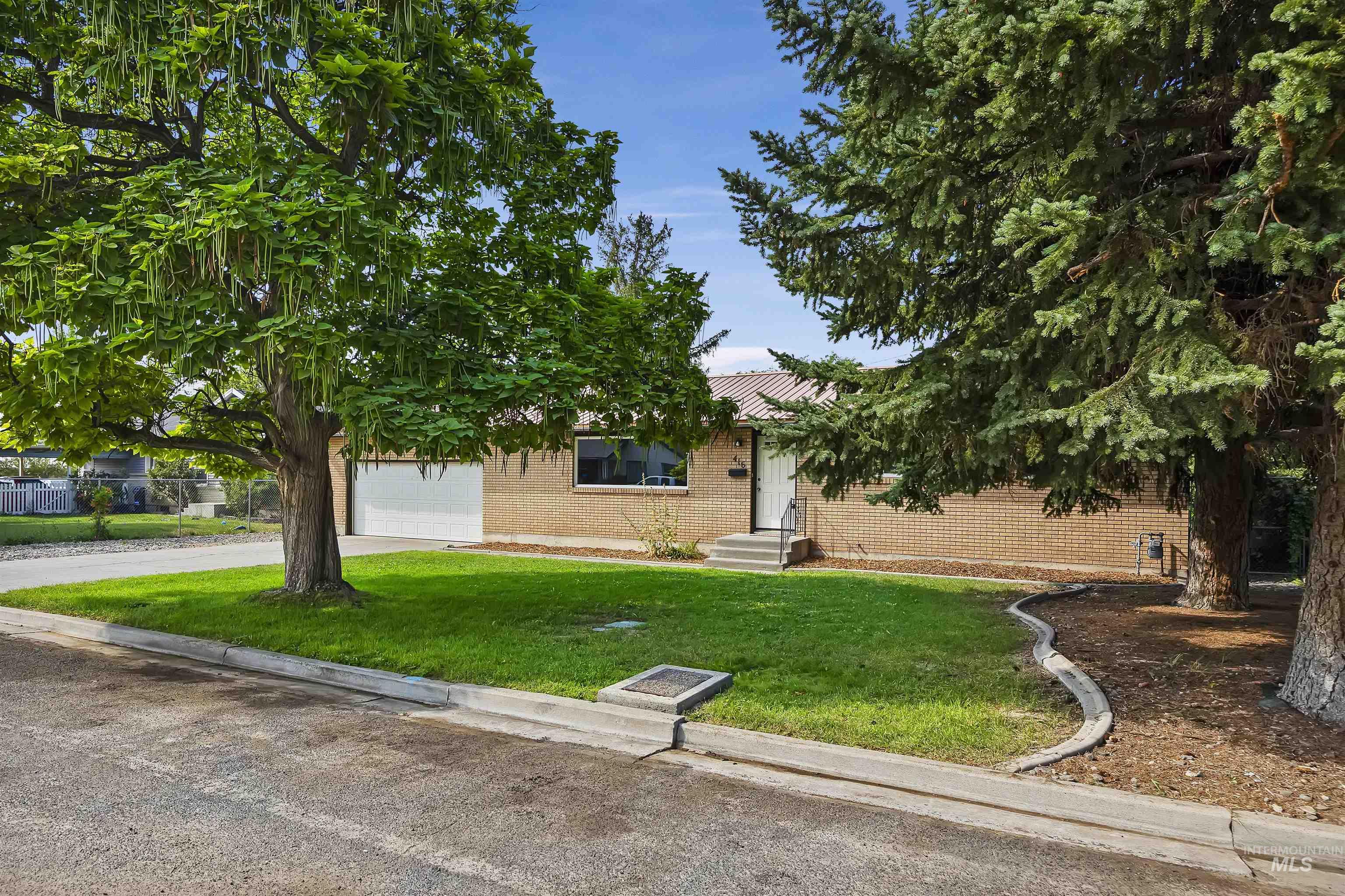 416 Dubois Ave, Twin Falls, Idaho 83301, 3 Bedrooms, 2 Bathrooms, Residential For Sale, Price $309,000, 98999661