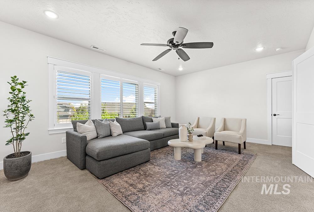 5552 N Asissi Ave, Meridian, Idaho 83646, 5 Bedrooms, 3.5 Bathrooms, Residential For Sale, Price $999,990, 98999662