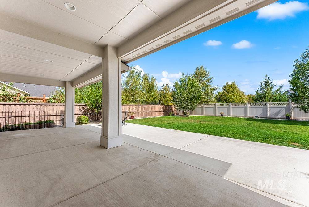 5552 N Asissi Ave, Meridian, Idaho 83646, 5 Bedrooms, 3.5 Bathrooms, Residential For Sale, Price $999,990, 98999662