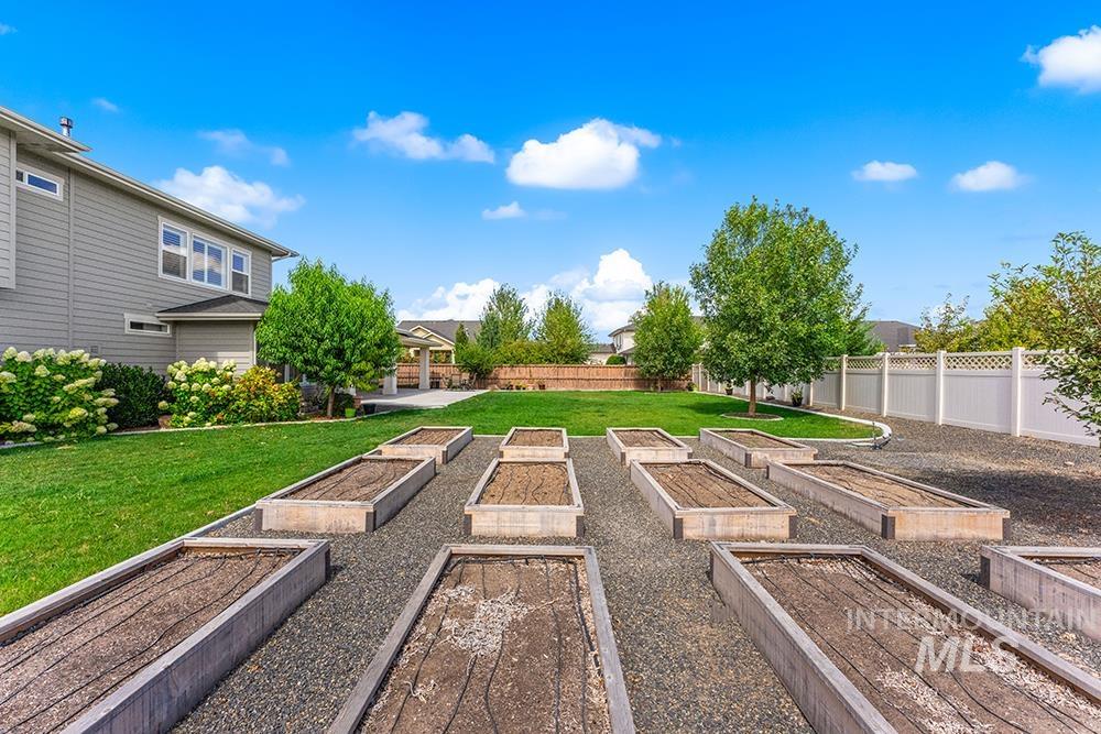 5552 N Asissi Ave, Meridian, Idaho 83646, 5 Bedrooms, 3.5 Bathrooms, Residential For Sale, Price $999,990, 98999662