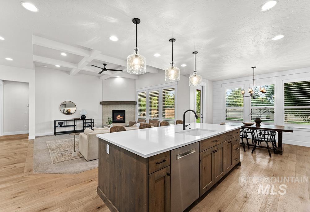 5552 N Asissi Ave, Meridian, Idaho 83646, 5 Bedrooms, 3.5 Bathrooms, Residential For Sale, Price $999,990, 98999662